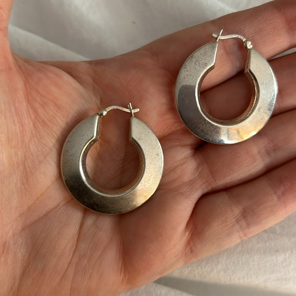 Elegant Vintage 925 Sterling Silver Hoop Earrings - Picture 2 of 11